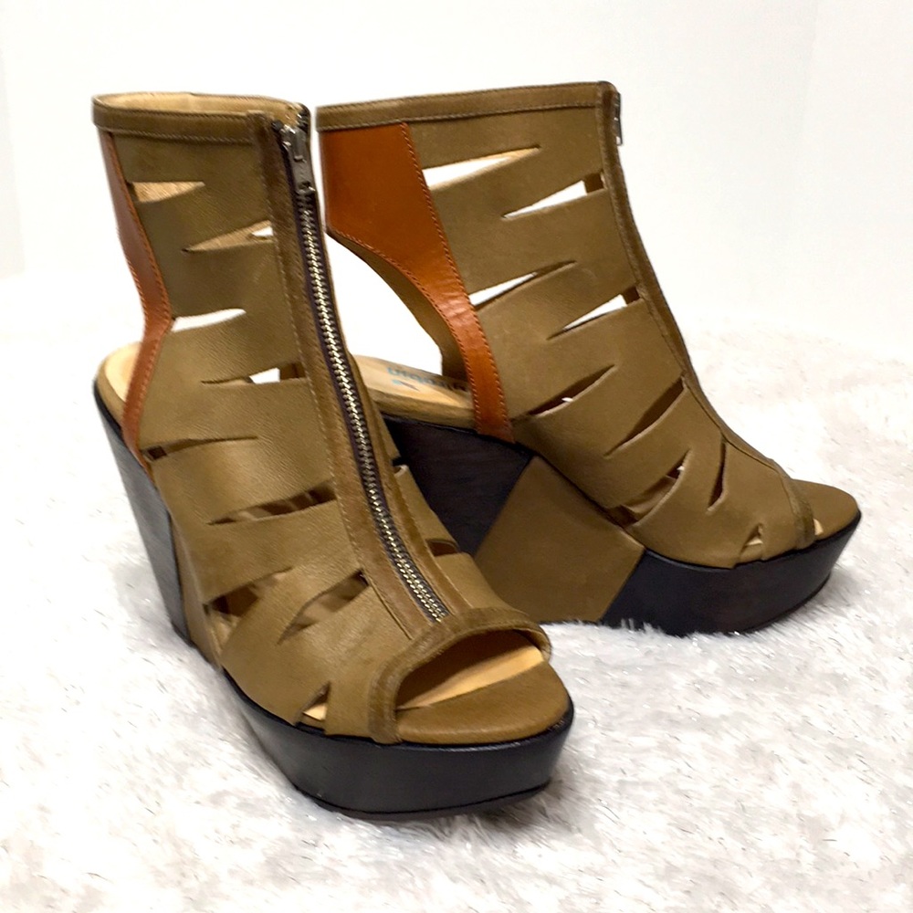Anthropologie Farylrobin Wedge gladiator US7
